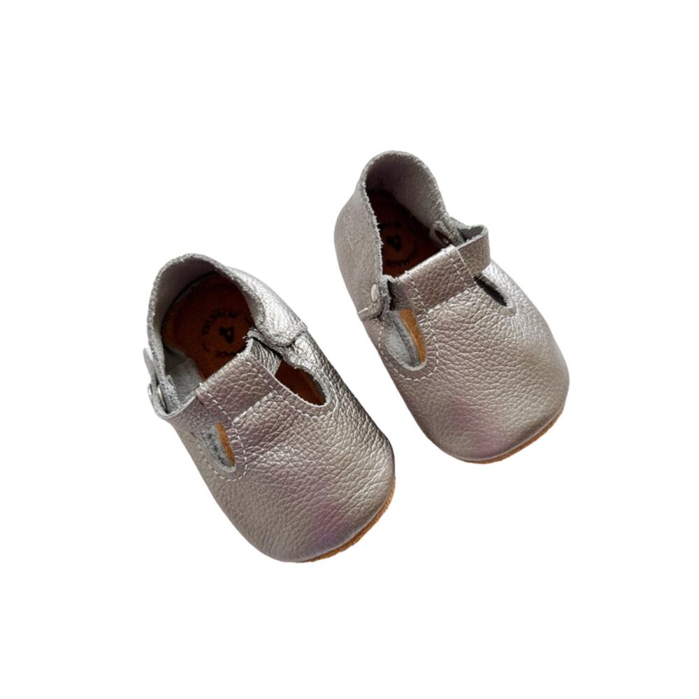 NWOT Mon Petit Metallic Chrome T-Strap Soft Sole Shoes Size 4(9-12m)